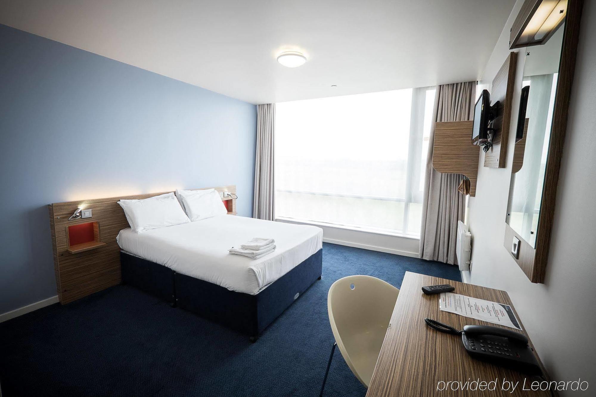 Travelodge Castletroy Hotel 3*